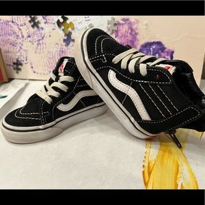 Old skool high top Vans skate sneakers toddler 6 black/ white with zipper